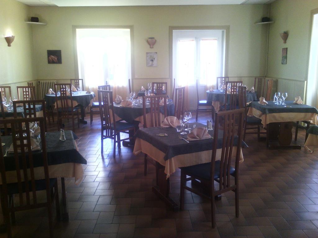 Logis Hotel Des Voyageurs Restaurant La Bonne Tabl'Hay Ливрон-сюр-Дром Экстерьер фото