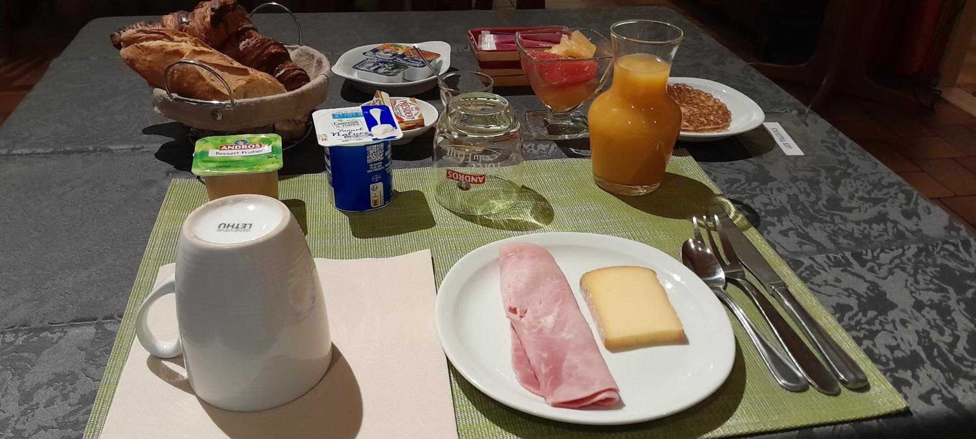 Logis Hotel Des Voyageurs Restaurant La Bonne Tabl'Hay Ливрон-сюр-Дром Экстерьер фото