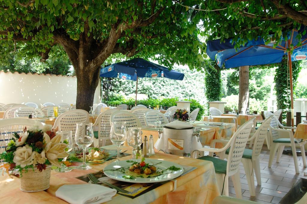 Logis Hotel Des Voyageurs Restaurant La Bonne Tabl'Hay Ливрон-сюр-Дром Экстерьер фото